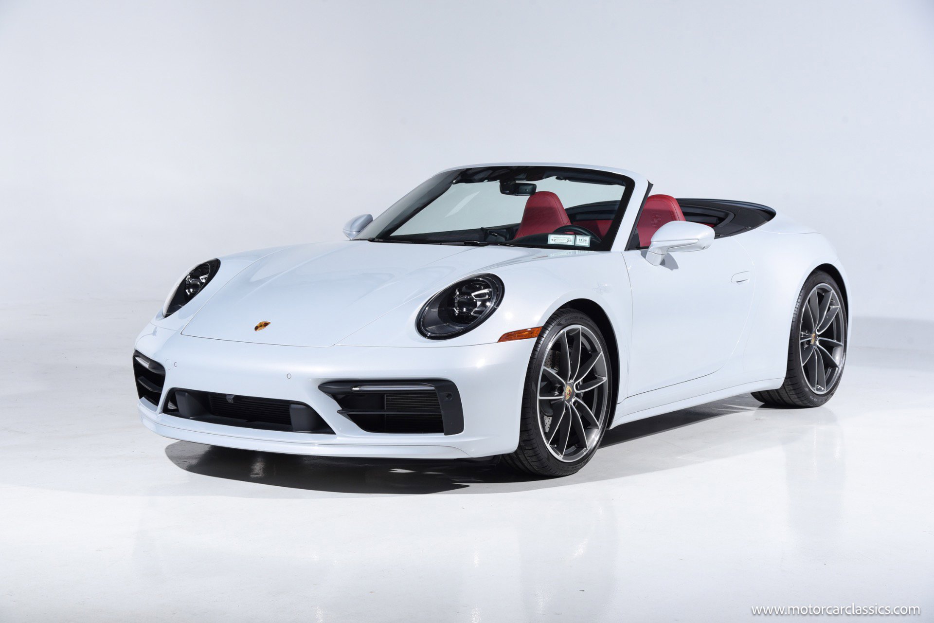 Used 2023 Porsche 911 Carrera image 3