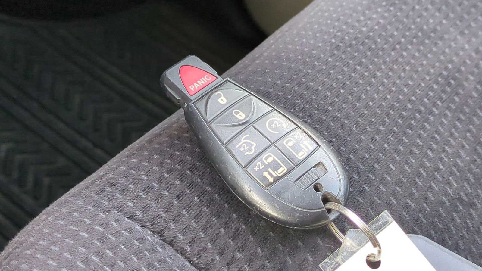 Used 2014 Dodge Grand Caravan SXT image 38