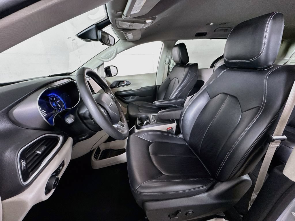 Used 2024 Chrysler Pacifica Touring-L FWD image 20