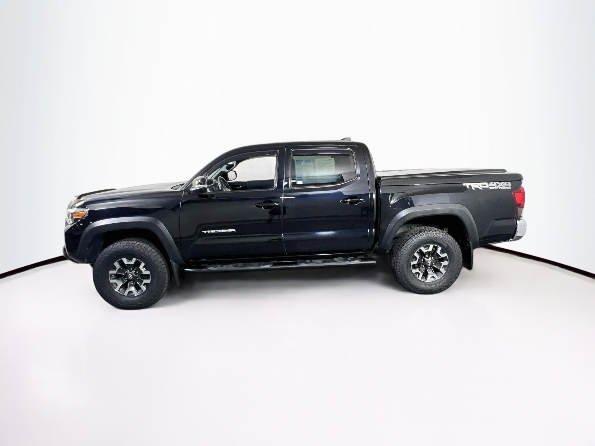 Used 2018 Toyota Tacoma TRD Off-Road AWD/4WD image 8