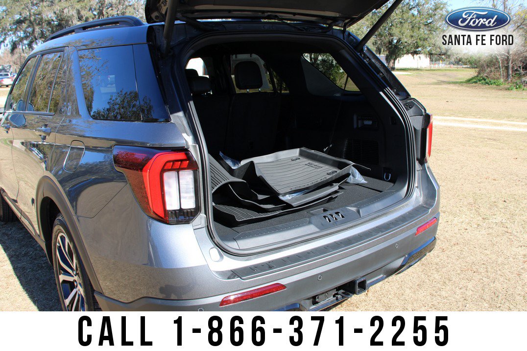 Used 2025 Ford Explorer ST-Line w/ Premium Package RWD image 42