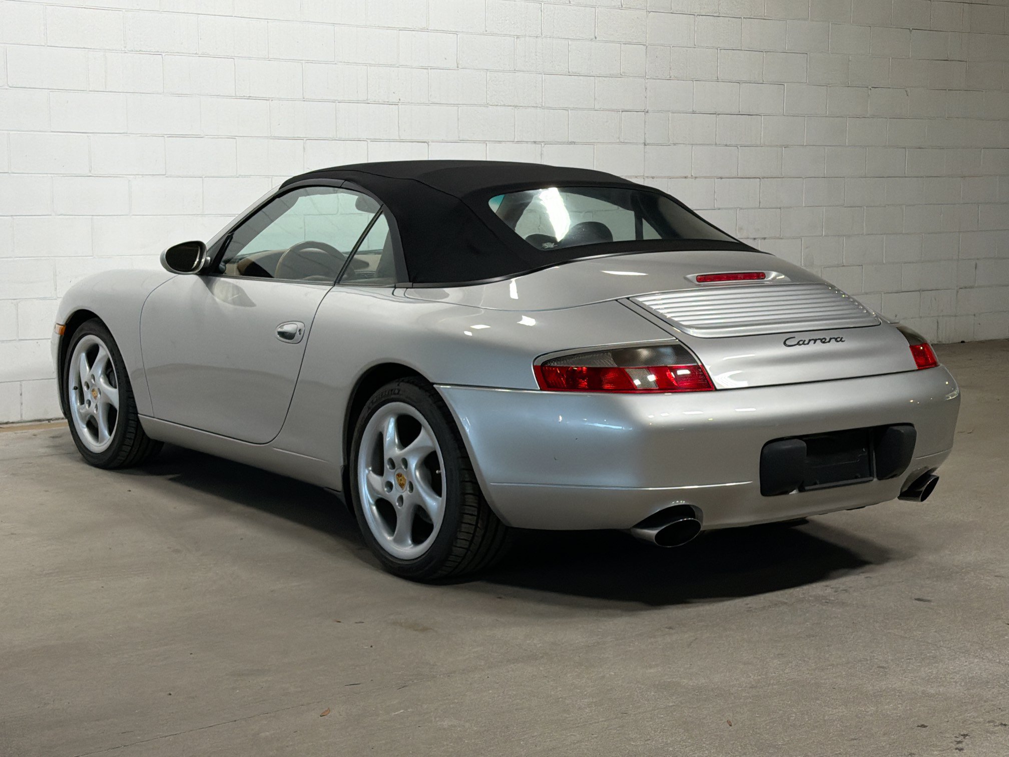 Used 2001 Porsche 911 Carrera RWD image 3