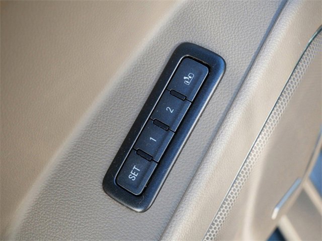 Used 2017 Chevrolet Suburban LT image 16