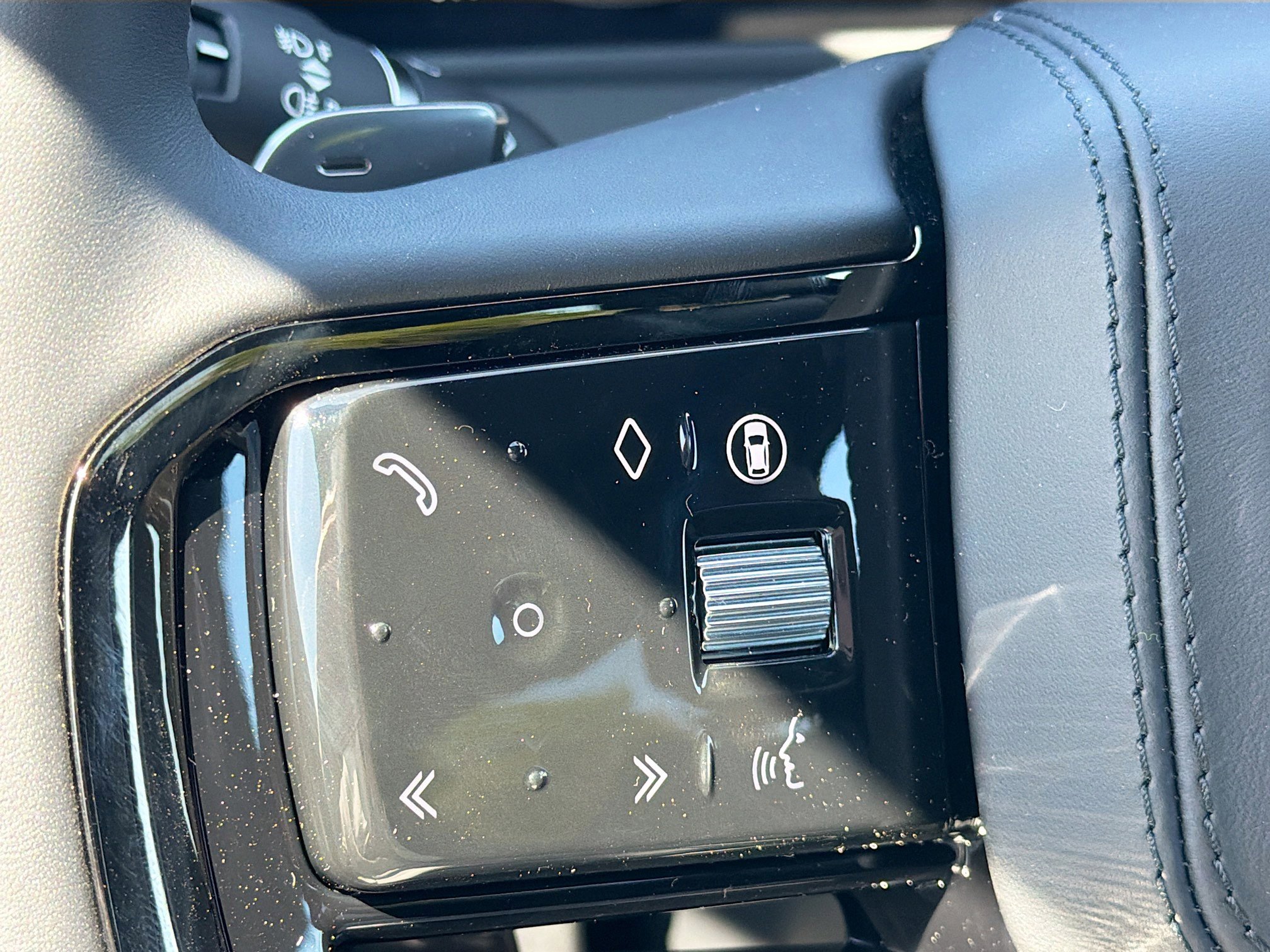 New 2026 Land Rover Range Rover Velar Dynamic SE image 36