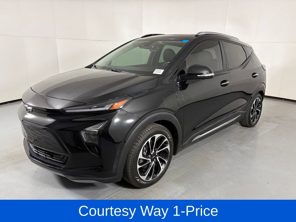 Used 2022 Chevrolet Bolt EUV Premier w/ Sun & Sound Package FWD image 5