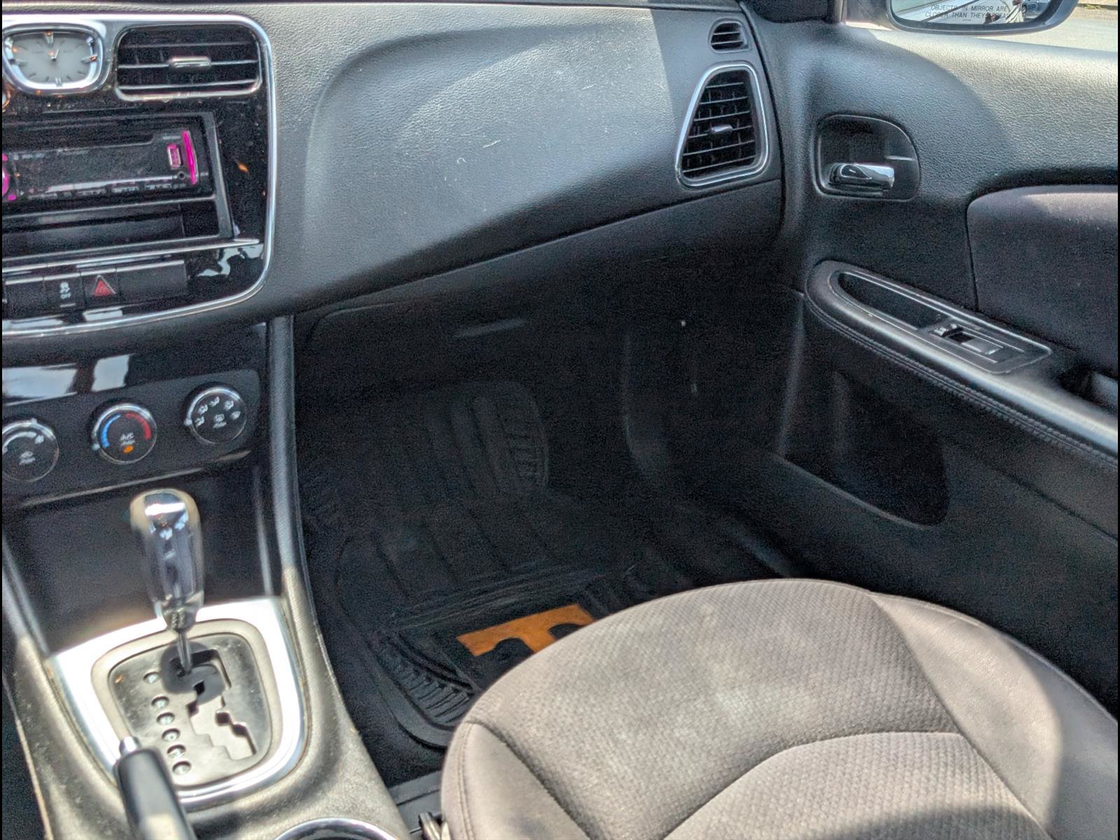 Used 2013 Chrysler 200 LX FWD image 9