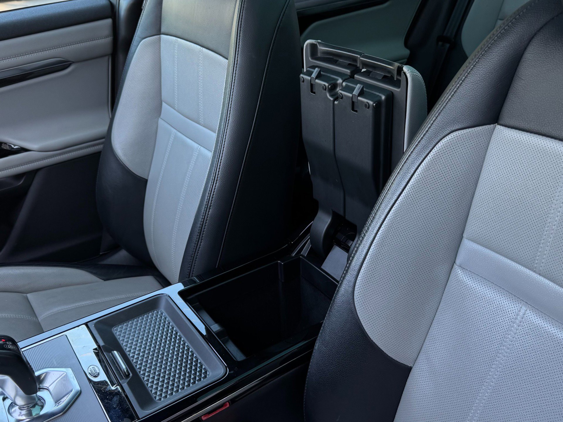 Used 2020 Land Rover Range Rover Evoque R-Dynamic SE image 14