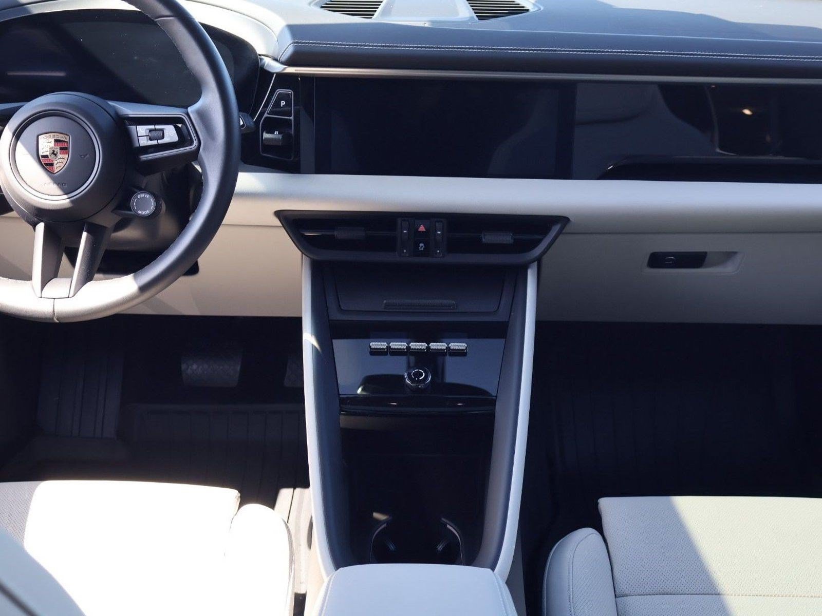 Certified 2025 Porsche Macan Electric RWD image 20