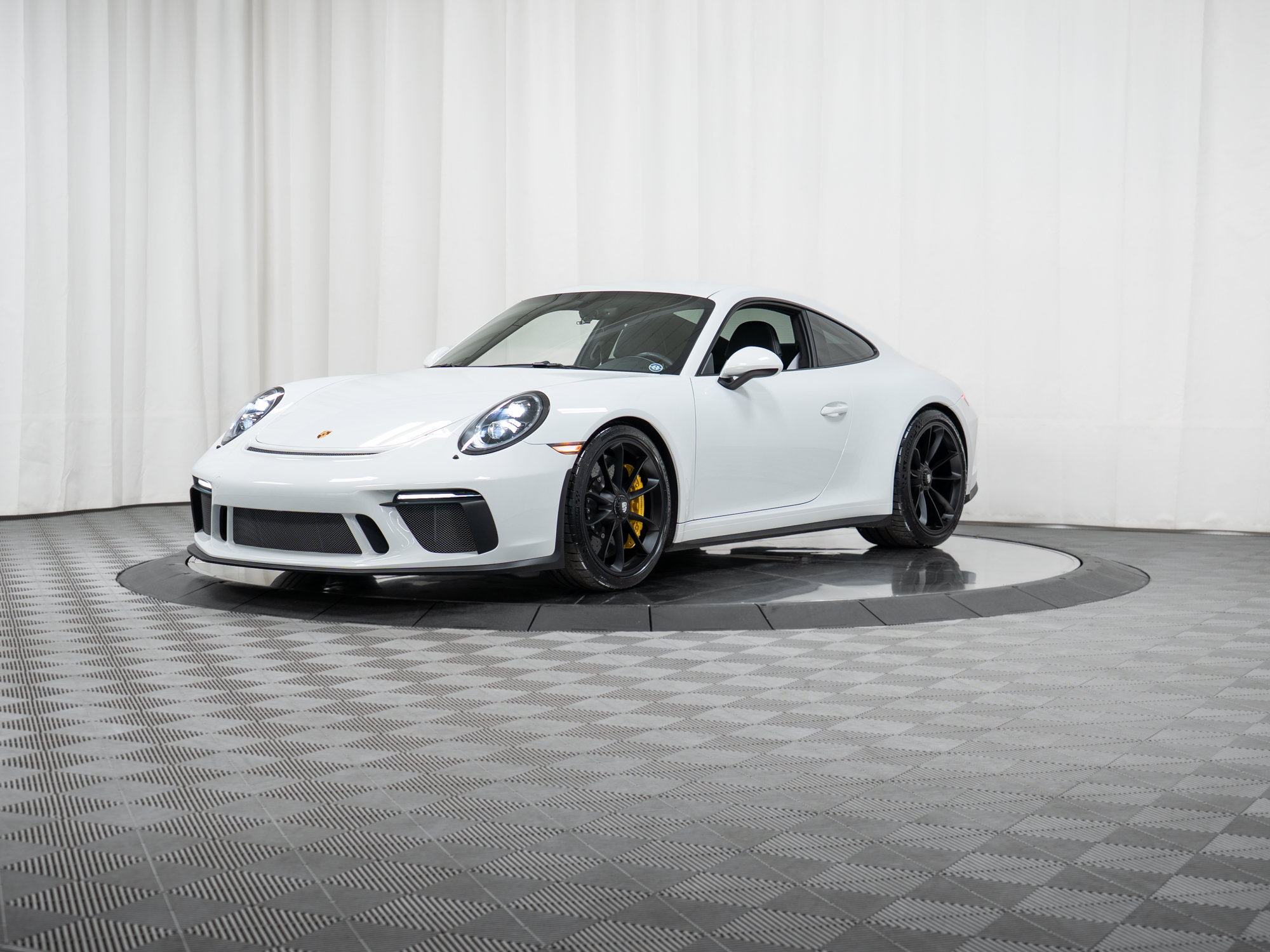 Certified 2018 Porsche 911 GT3 RWD image 40