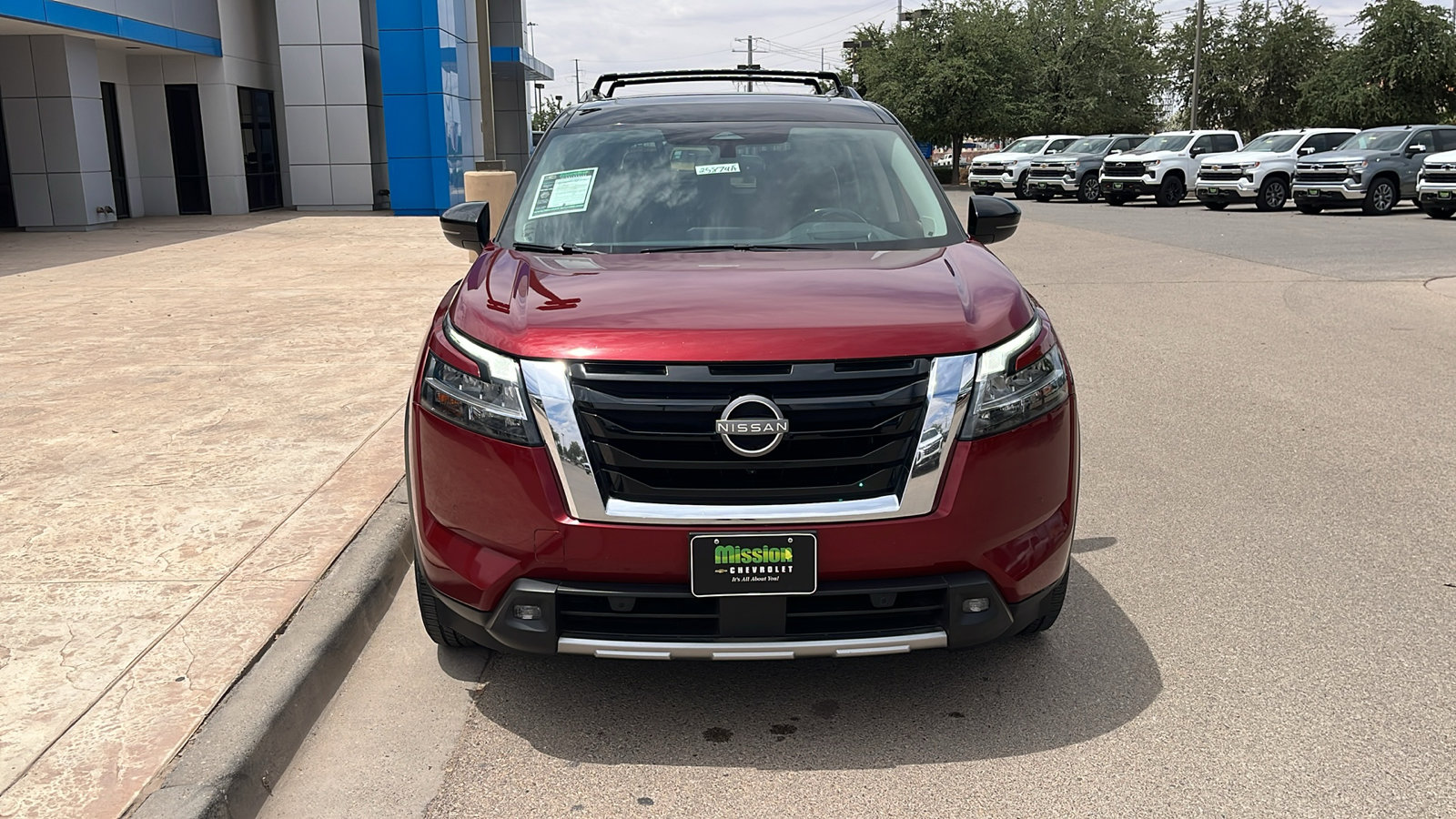 Used 2022 Nissan Pathfinder Platinum w/ Cargo Package FWD image 2