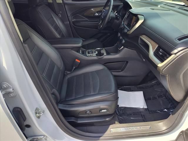 Used 2022 GMC Terrain Denali w/ Denali Premium Package AWD/4WD image 12