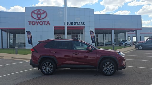 Used 2025 Toyota RAV4 XLE Premium AWD/4WD image 5