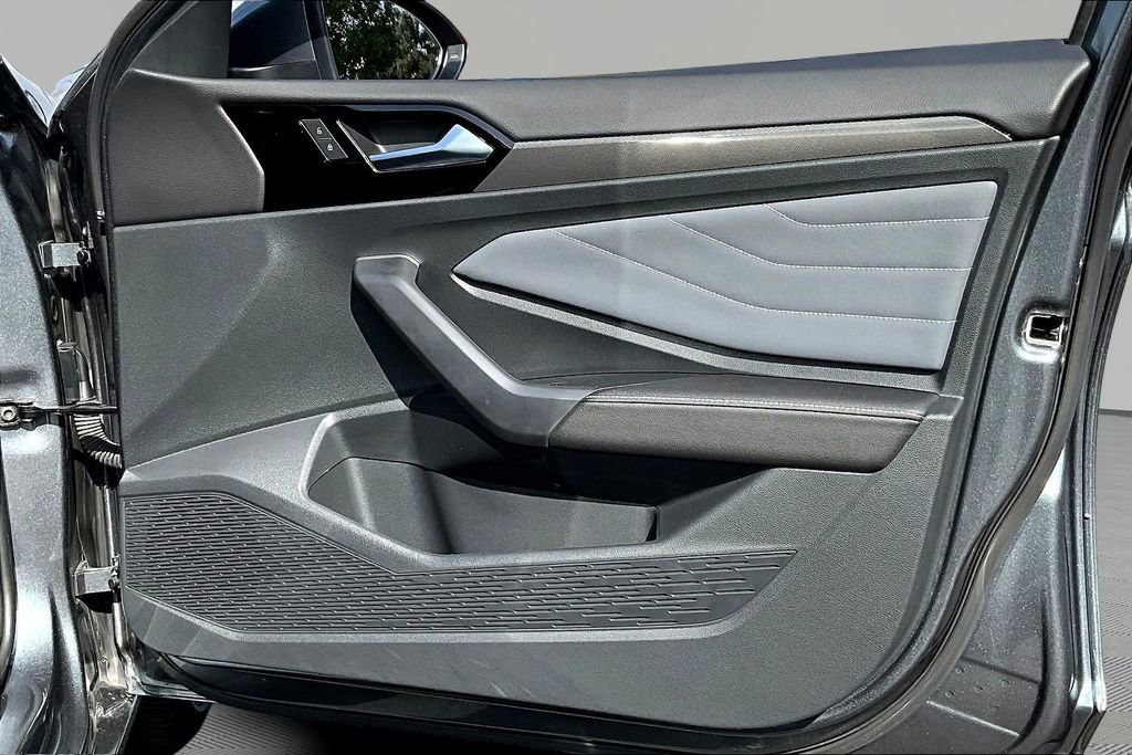 Used 2025 Volkswagen Jetta SEL image 26