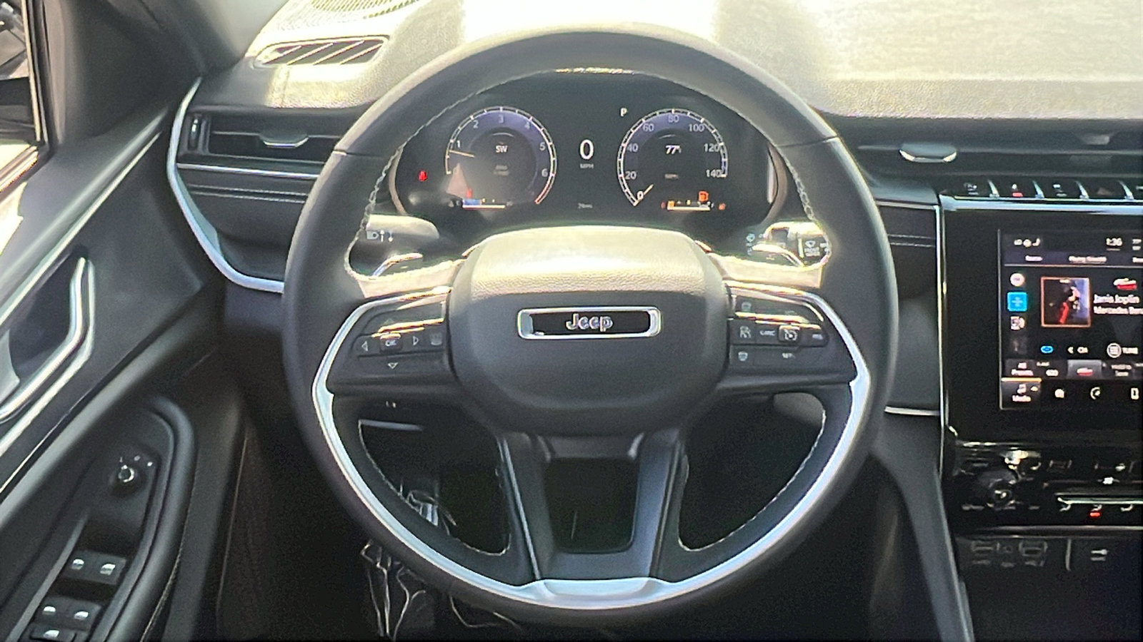 New 2025 Jeep Grand Cherokee Altitude image 20