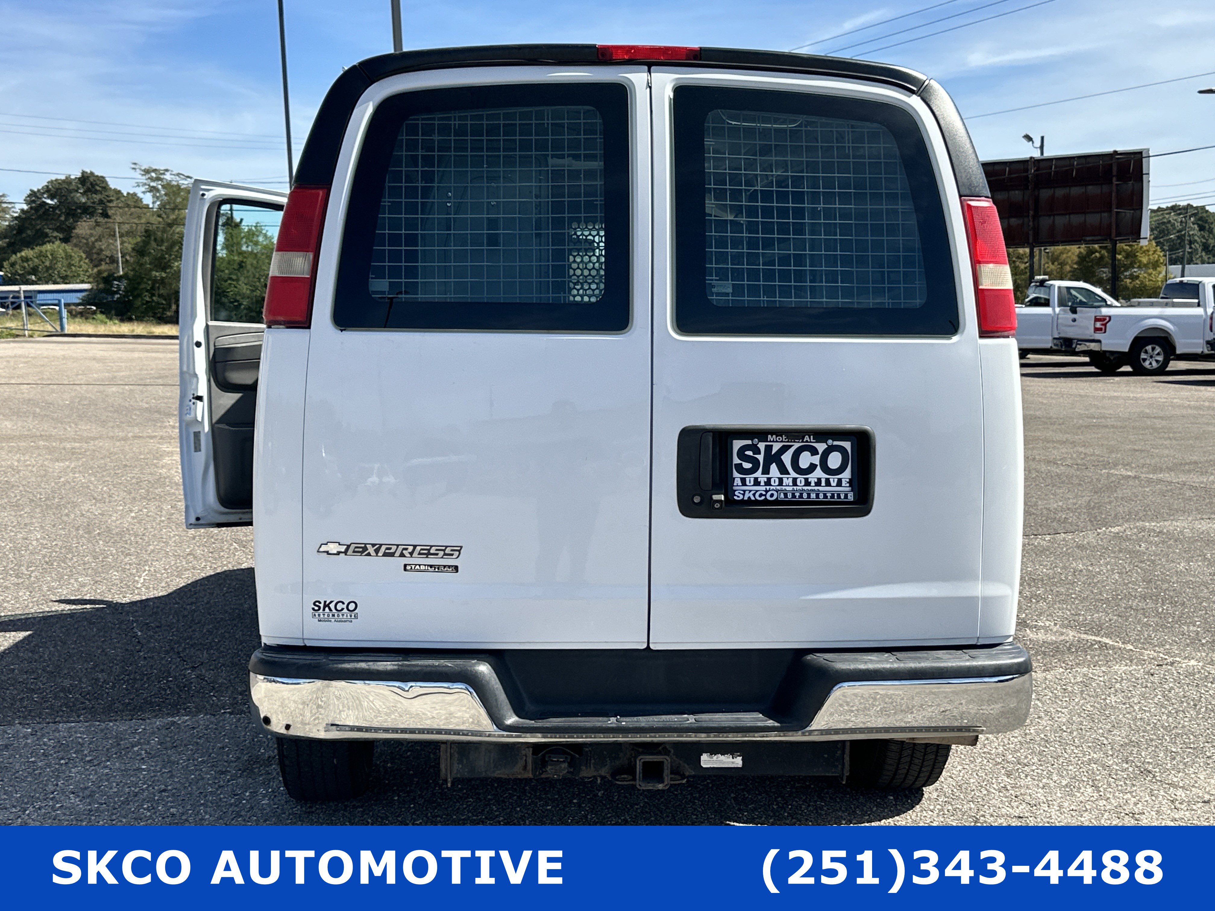 Used 2015 Chevrolet Express 2500 image 30