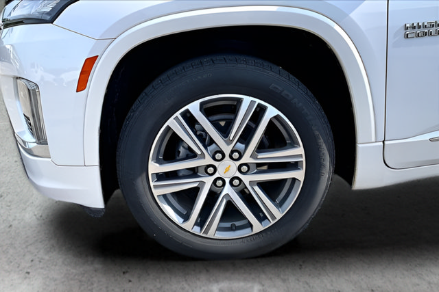 Used 2023 Chevrolet Traverse High Country FWD image 31