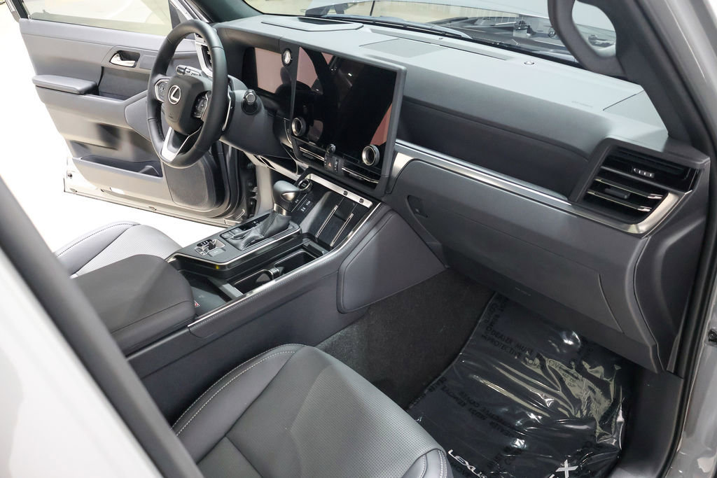 Used 2026 Lexus GX 550 w/ Accessory Package (2T) AWD/4WD image 40
