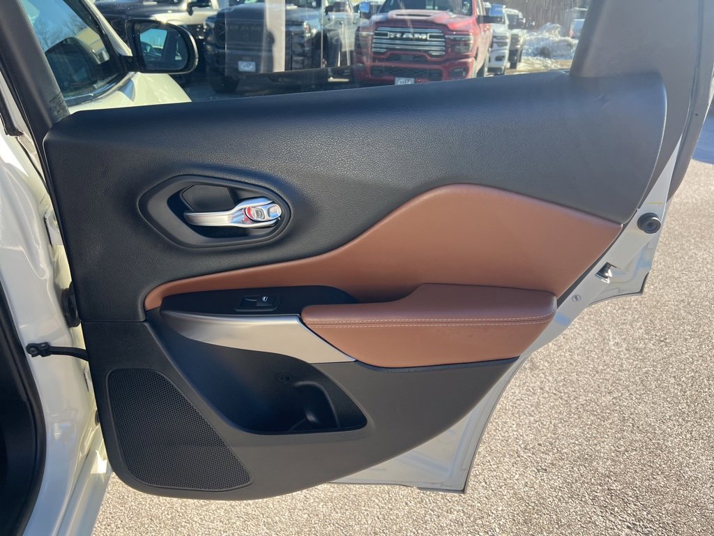 Certified 2019 Jeep Cherokee Overland image 12