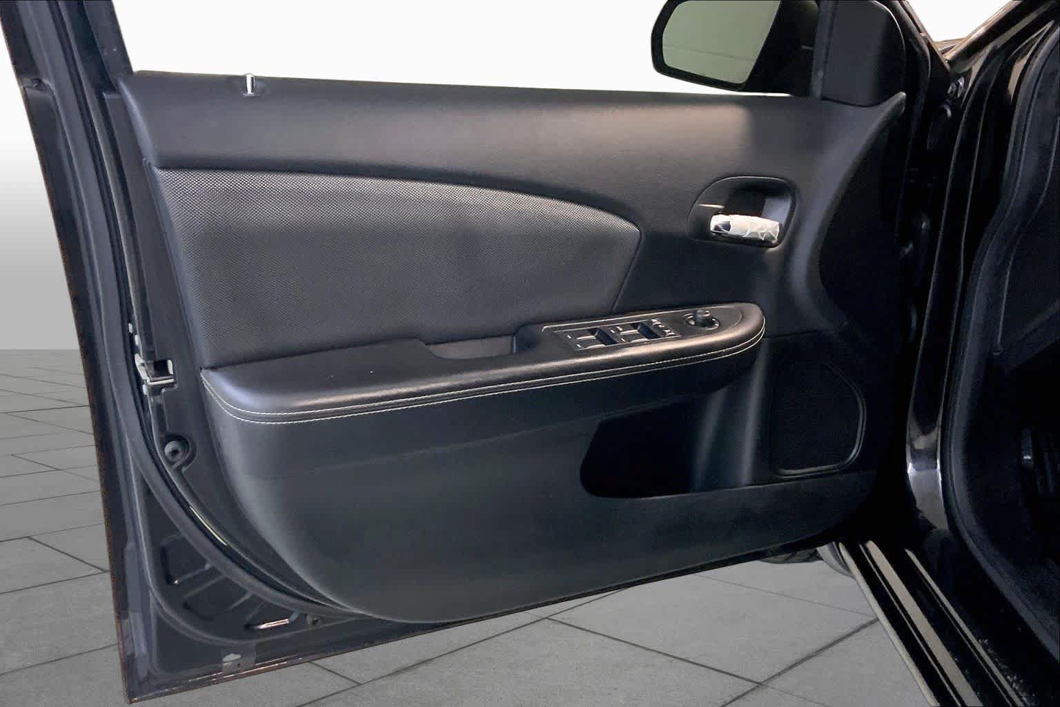 Used 2013 Dodge Avenger SE FWD image 20