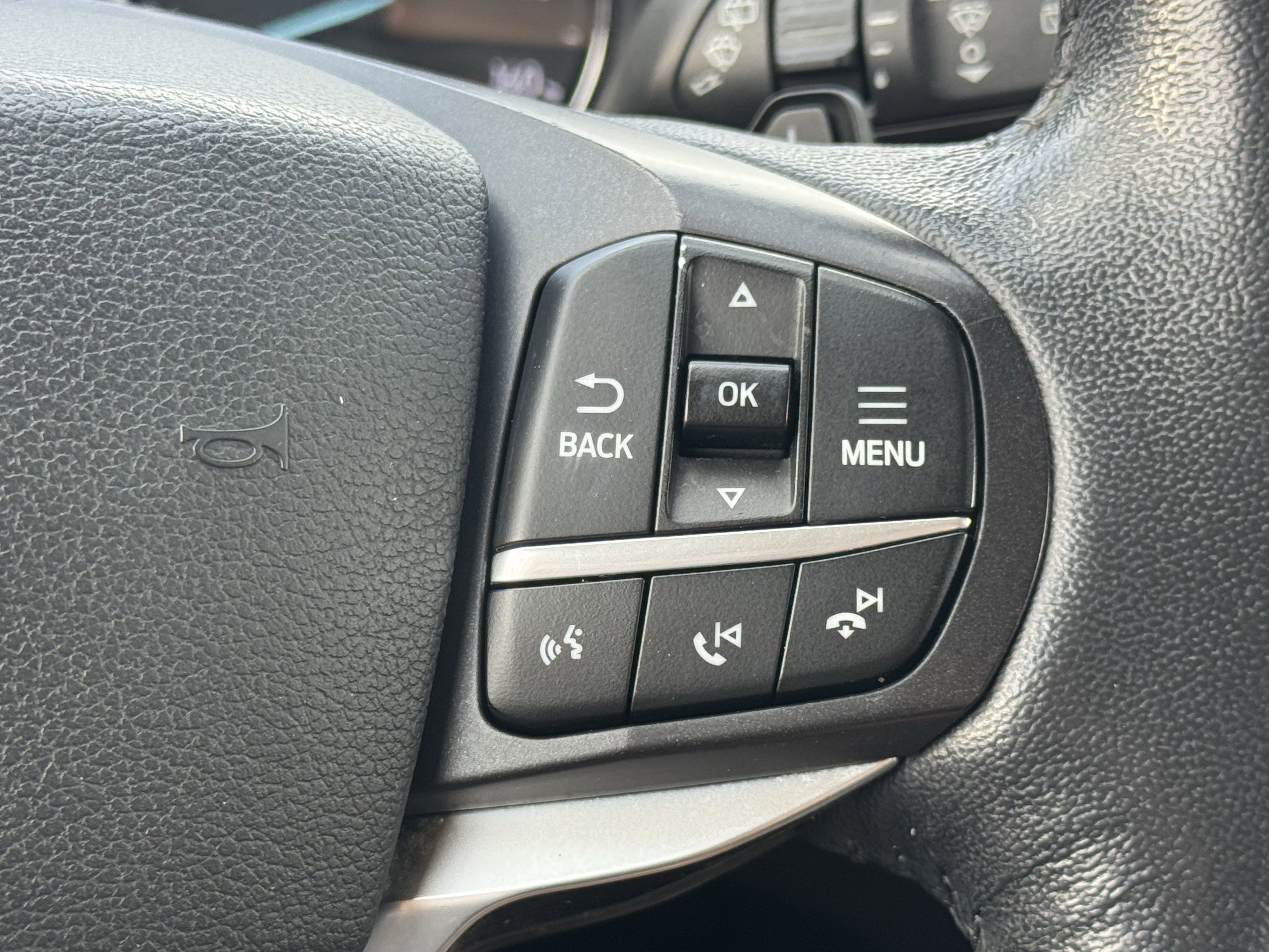 Used 2020 Ford Explorer Limited w/ Class III Trailer Tow Package image 17