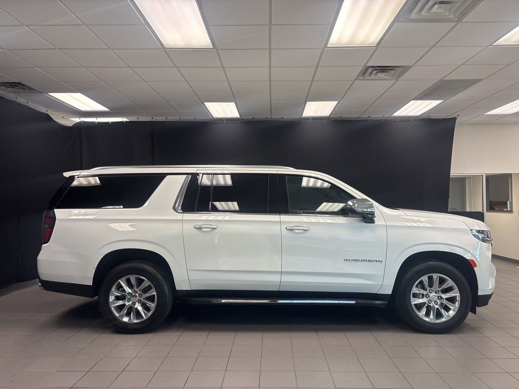 Used 2023 Chevrolet Suburban Premier image 2