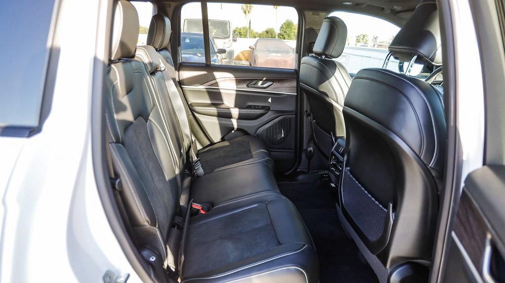 New 2026 Jeep Grand Cherokee Altitude AWD/4WD image 20