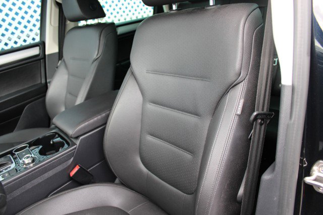 Used 2016 Volkswagen Touareg Sport AWD/4WD image 22