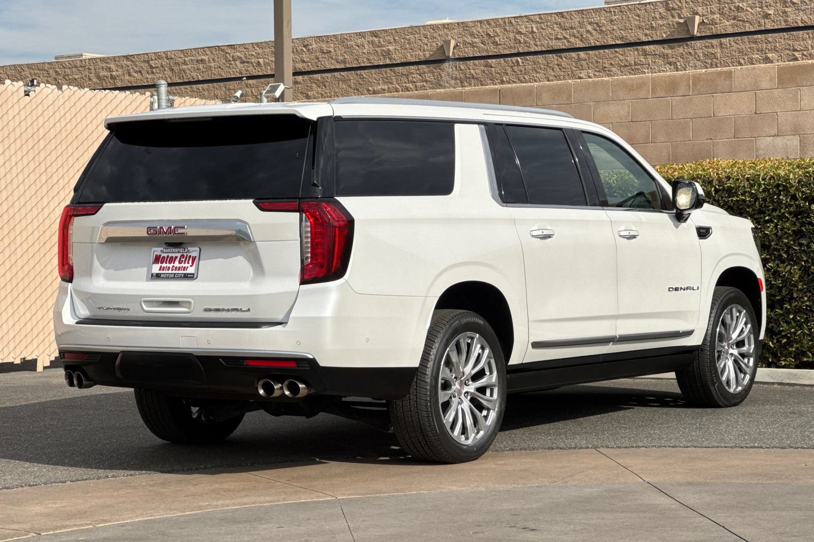 Certified 2024 GMC Yukon XL Denali w/ Advanced Technology Package AWD/4WD image 4
