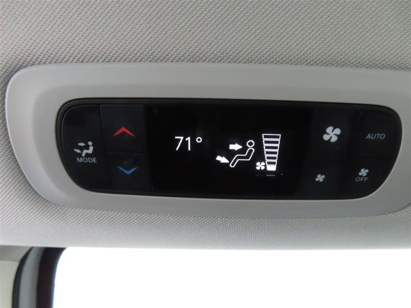 Used 2024 Chrysler Pacifica Touring-L FWD image 31