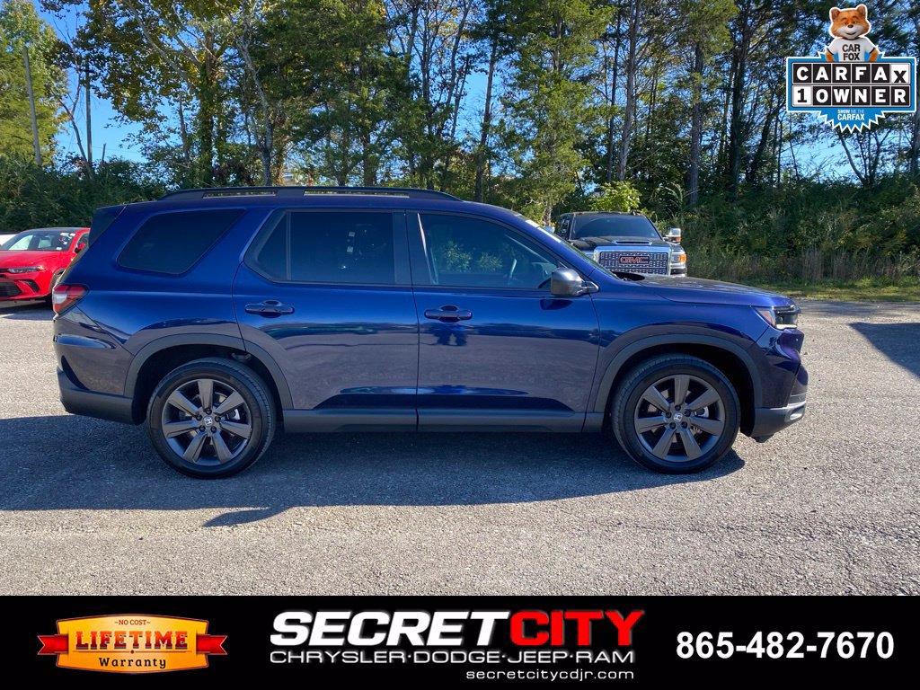 Used 2025 Honda Pilot Sport image 4