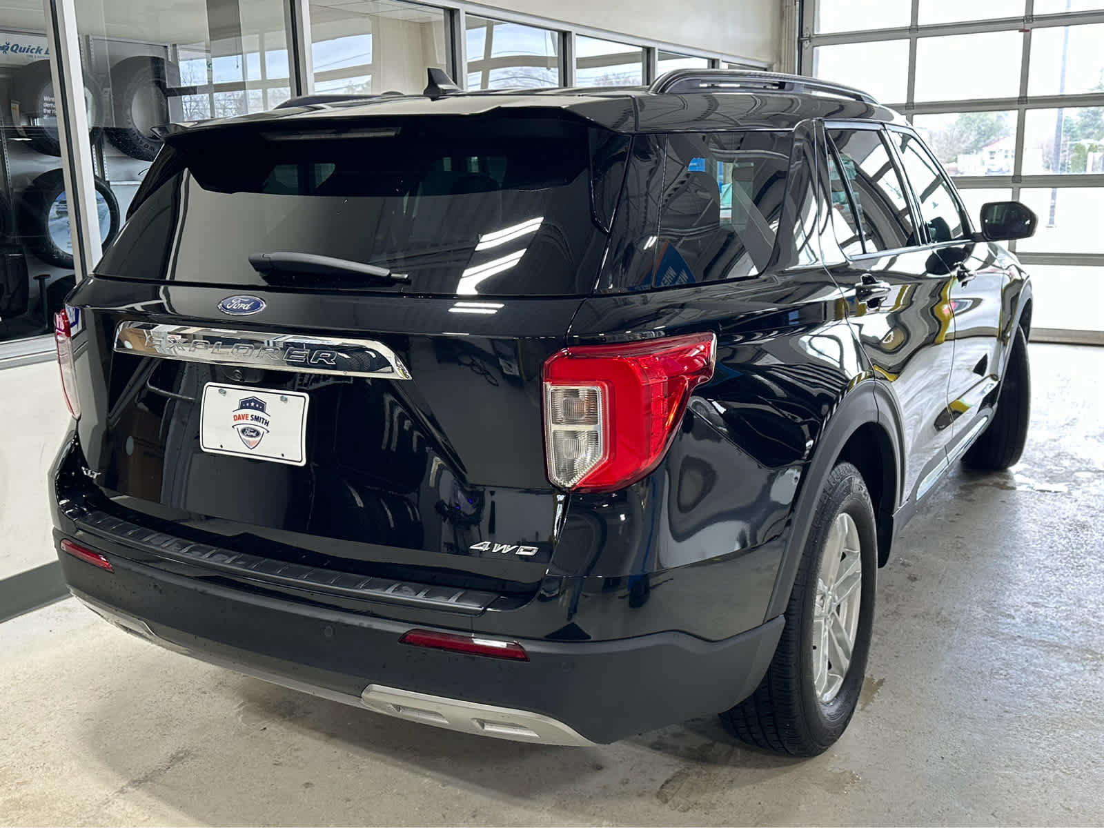 Certified 2022 Ford Explorer XLT w/ Equipment Group 202A AWD/4WD image 6