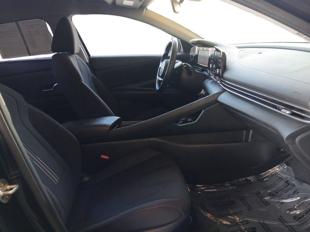 Used 2021 Hyundai Elantra SEL w/ Convenience Package FWD image 14