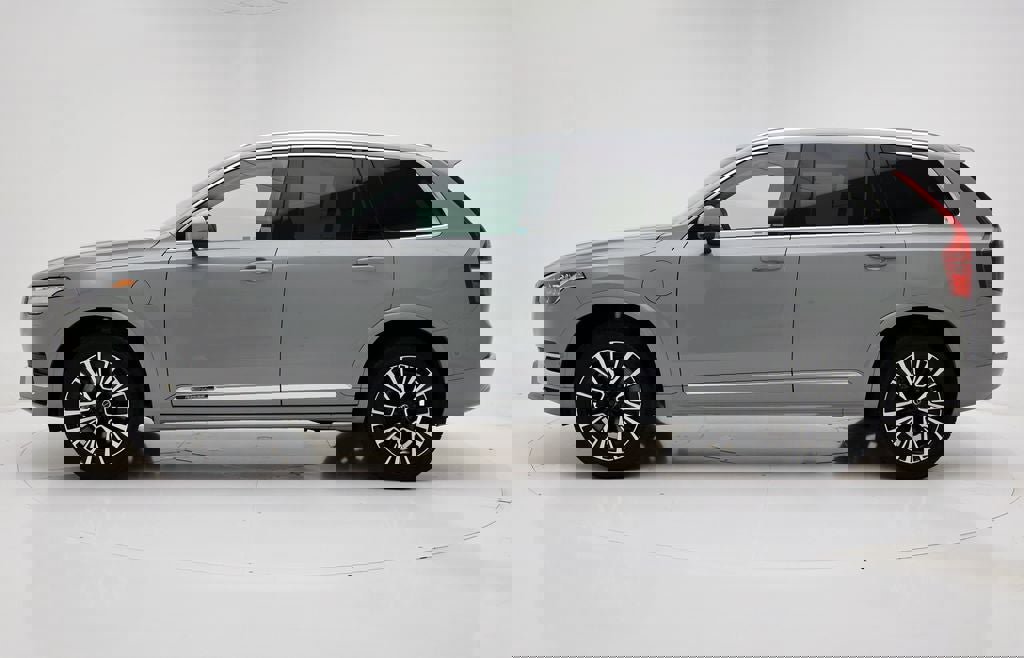 Used 2024 Volvo XC90 T8 Plus w/ Protection Package Premier image 5