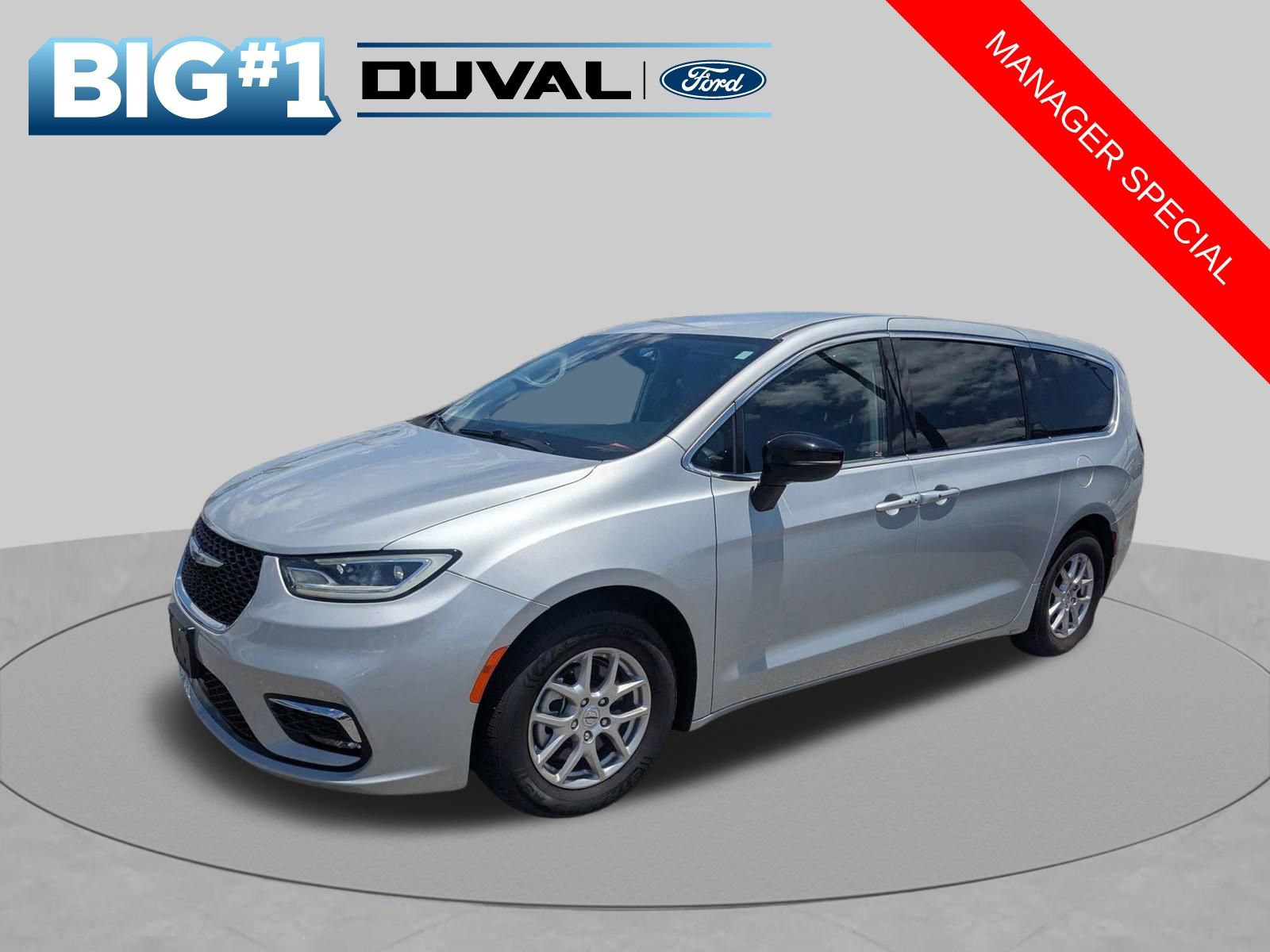 Used 2024 Chrysler Pacifica Touring-L FWD image 8
