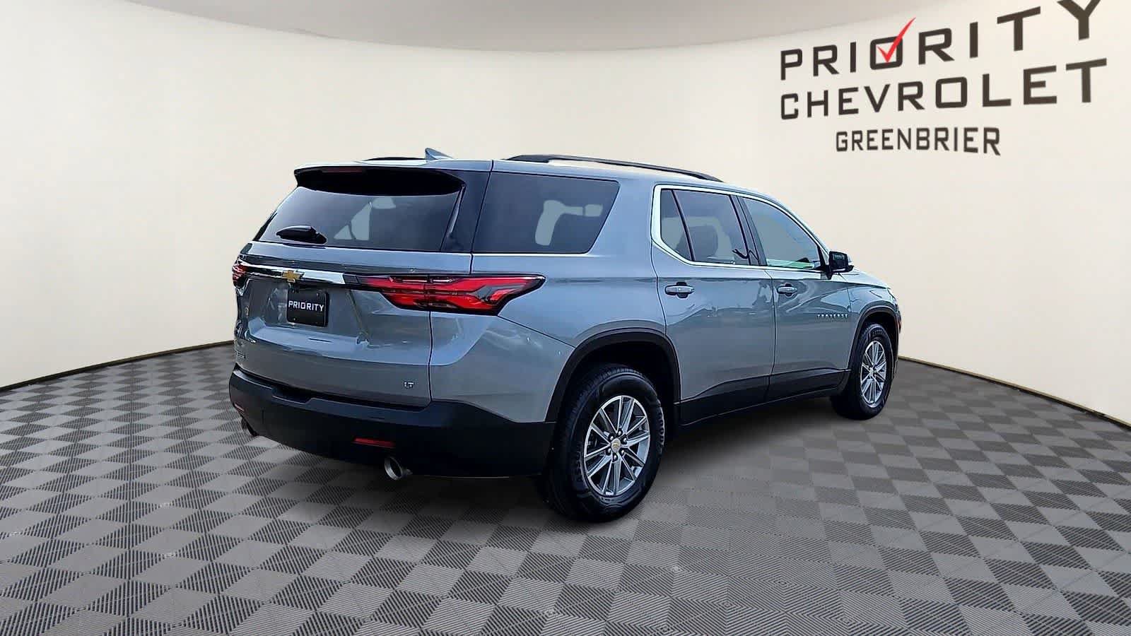 Used 2023 Chevrolet Traverse LT FWD image 8