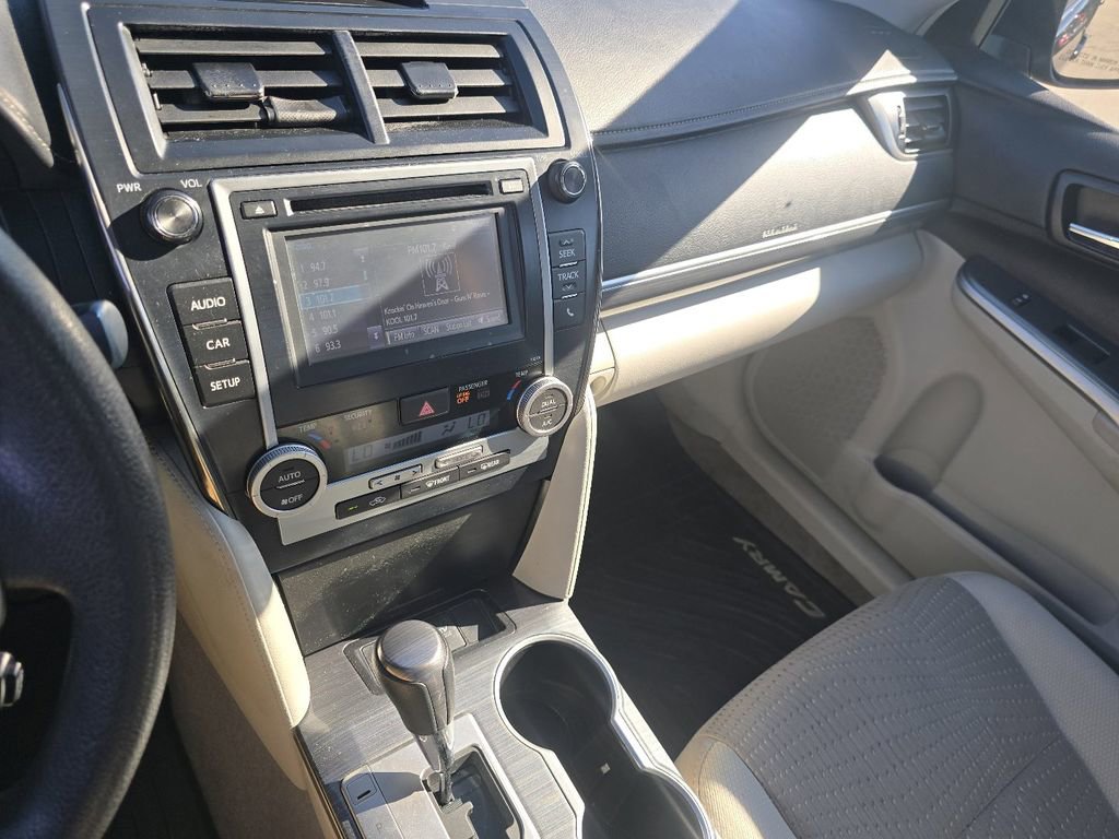 Used 2014 Toyota Camry LE image 25