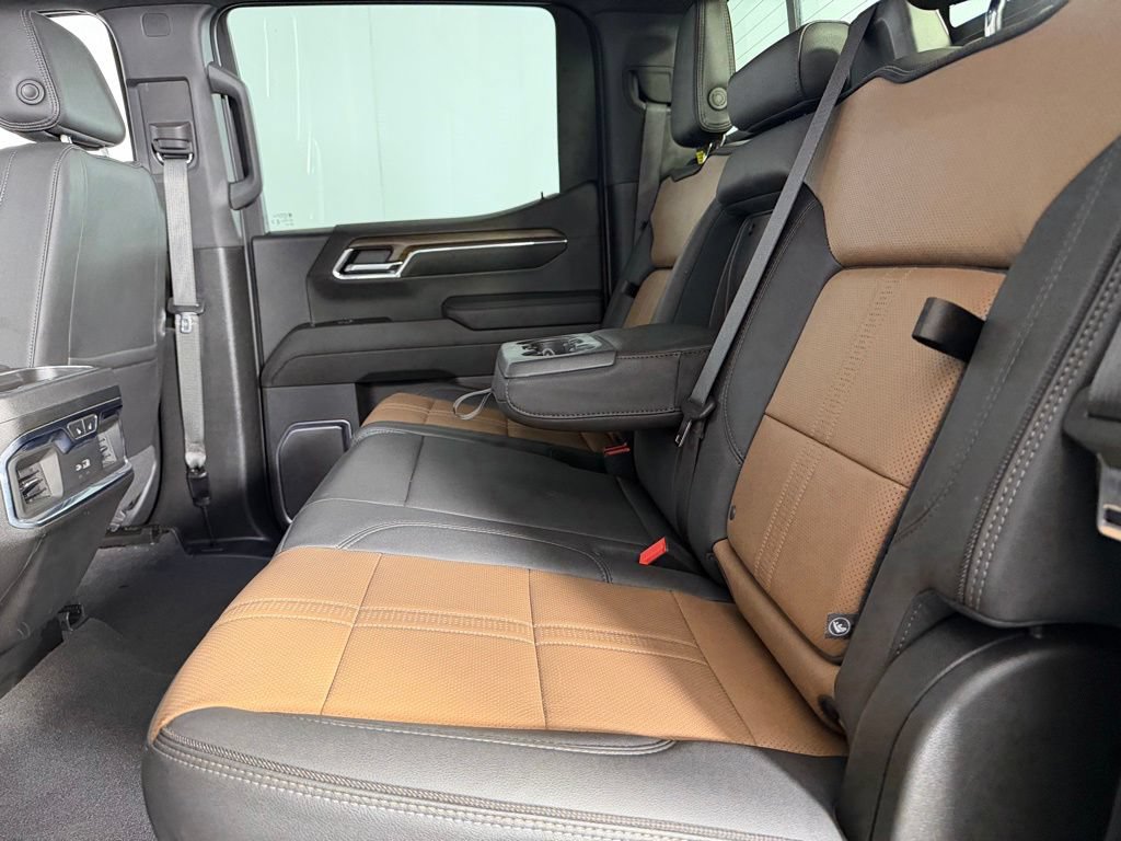 Used 2024 Chevrolet Silverado 1500 High Country w/ High Country Premium Package AWD/4WD image 26