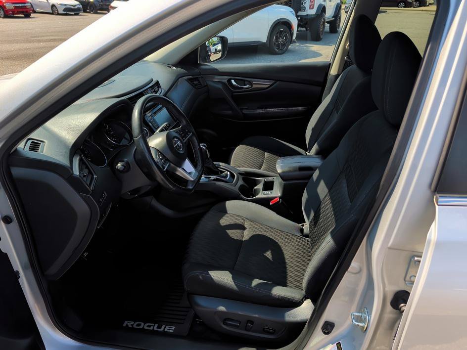 Used 2018 Nissan Rogue SV w/ Sun & Sound Touring Package AWD/4WD image 8