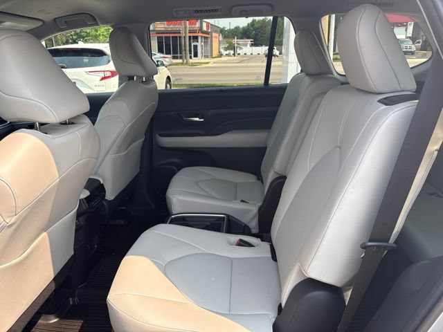 Used 2025 Toyota Grand Highlander AWD Hybrid image 7