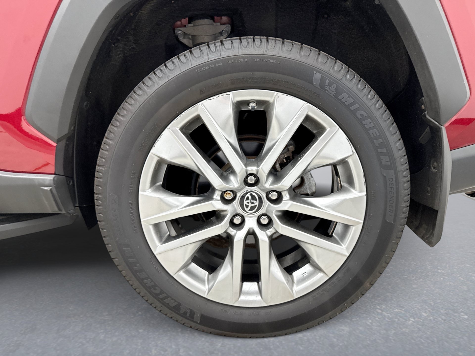 Used 2019 Toyota RAV4 Limited w/ Cold Weather Package AWD/4WD image 12