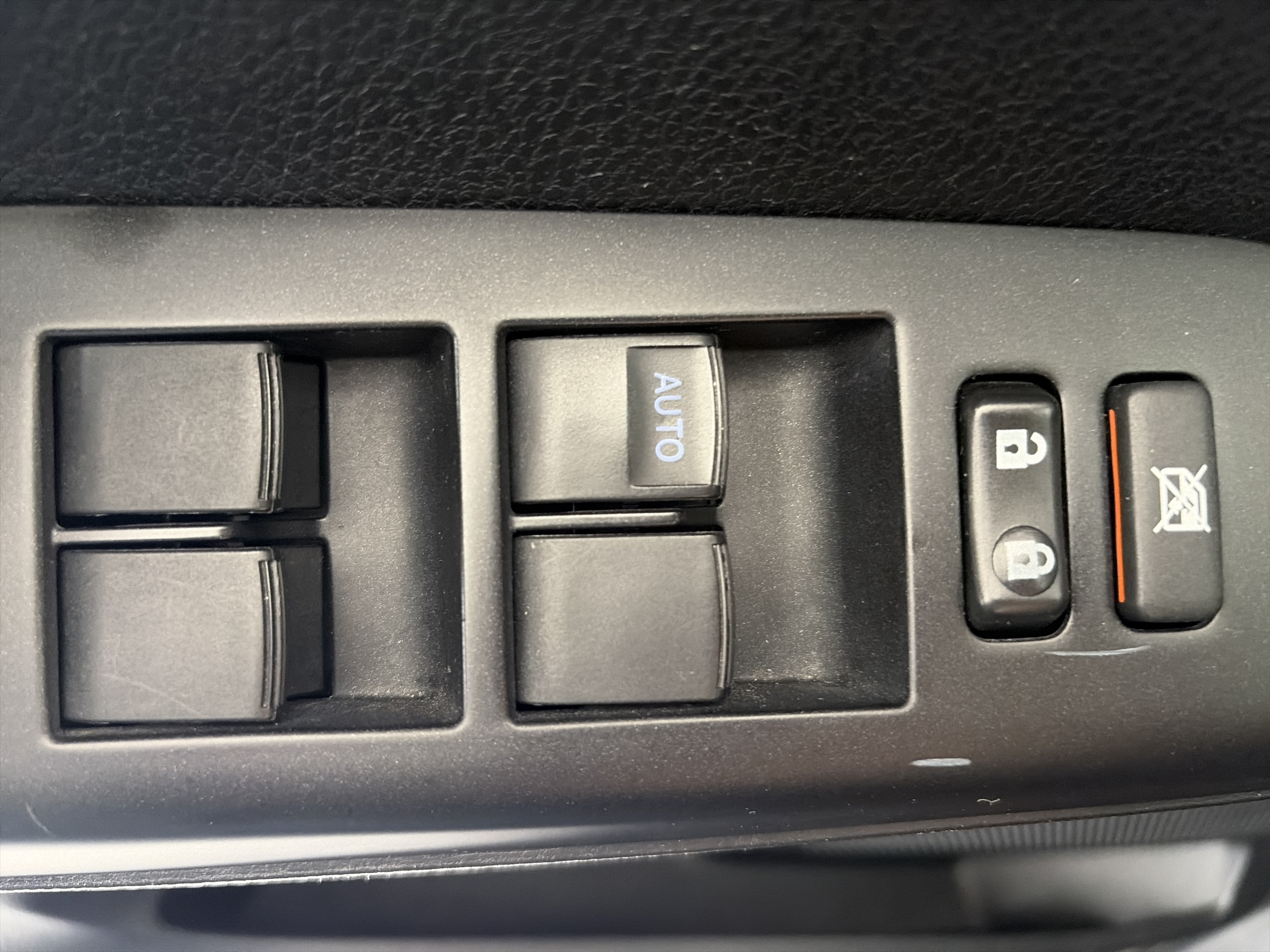 Used 2017 Toyota RAV4 LE w/ All Weather Liner Package AWD/4WD image 23