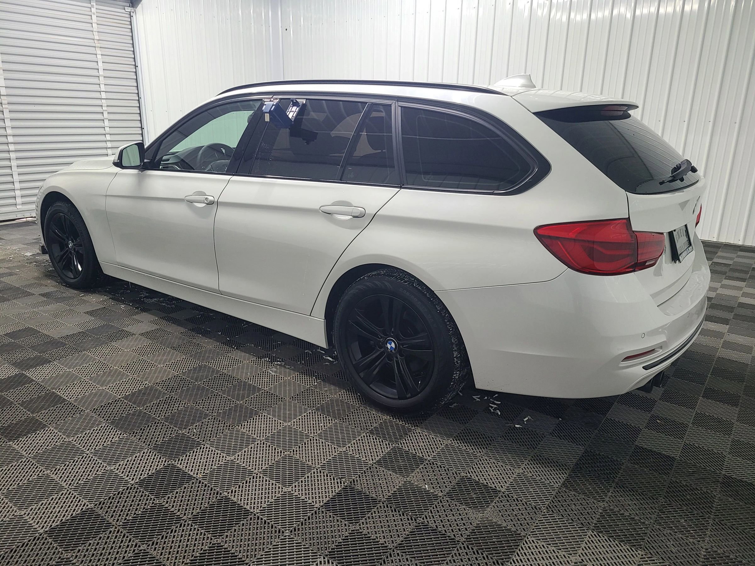 Used 2017 BMW 330i xDrive Wagon image 10