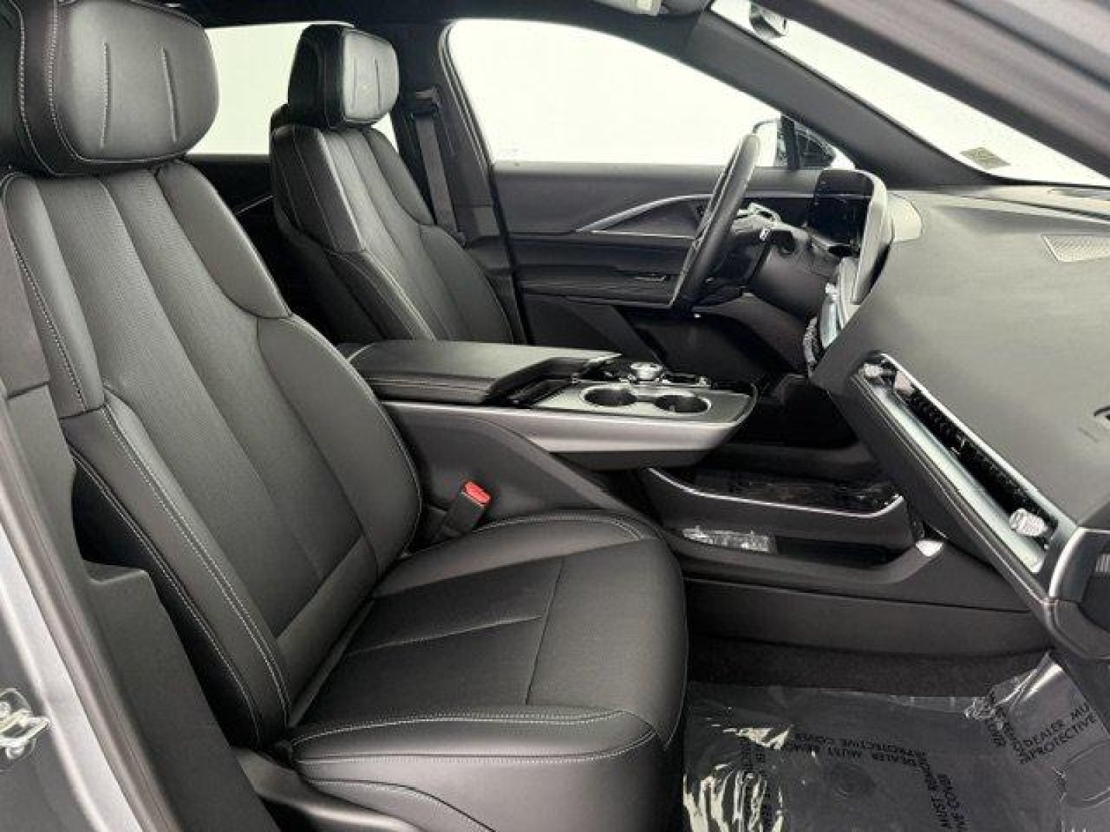 Used 2025 Cadillac Lyriq Luxury RWD image 18