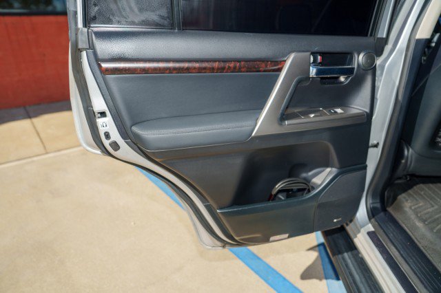 Used 2013 Toyota Land Cruiser image 24