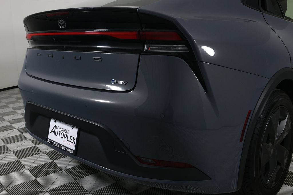 Used 2025 Toyota Prius LE FWD image 38
