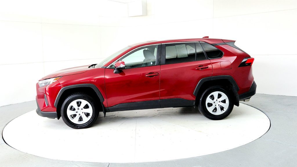 Used 2025 Toyota RAV4 LE AWD/4WD image 3