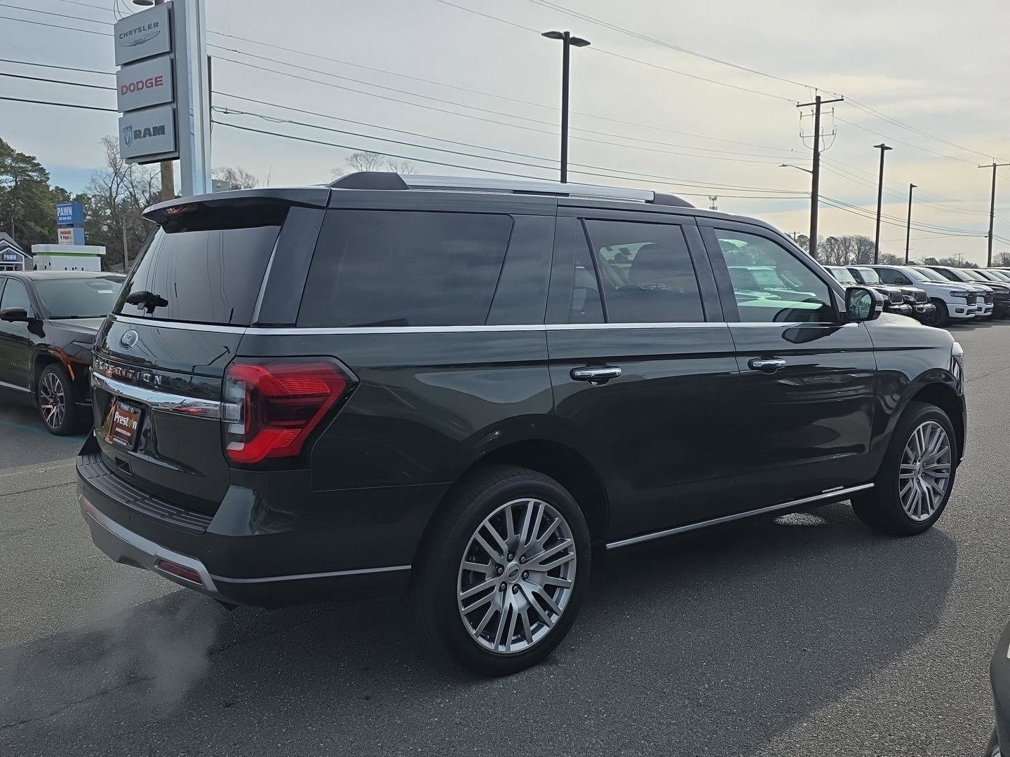 Used 2022 Ford Expedition Limited image 7