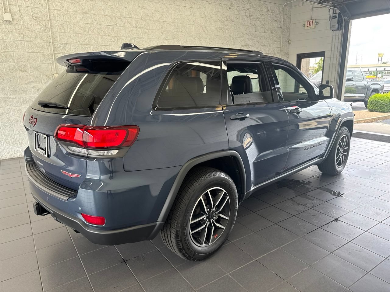 Used 2021 Jeep Grand Cherokee Trailhawk w/ Premium Lighting Group AWD/4WD image 8