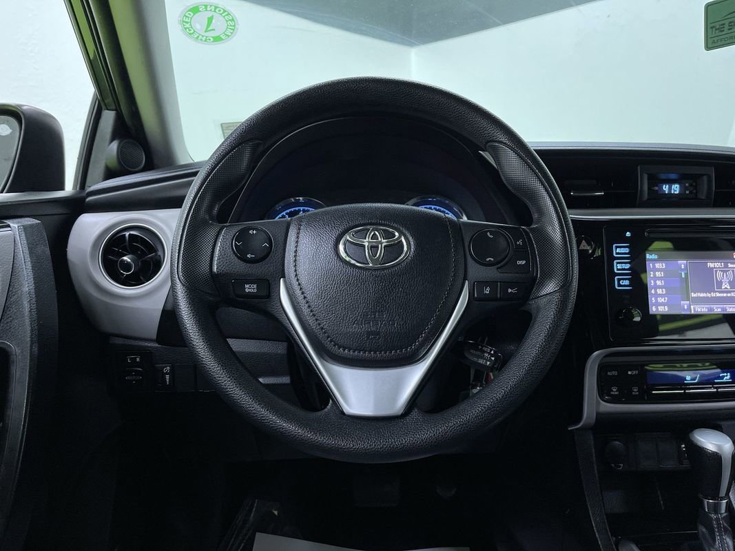 Used 2017 Toyota Corolla LE image 21