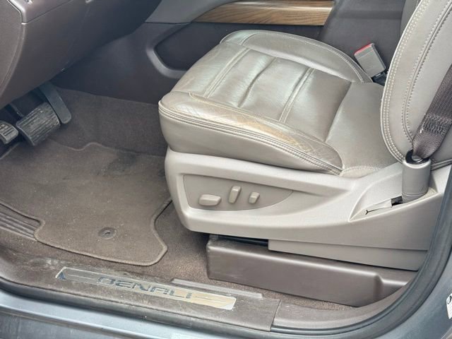 Used 2020 GMC Yukon Denali w/ Open Road Package image 22